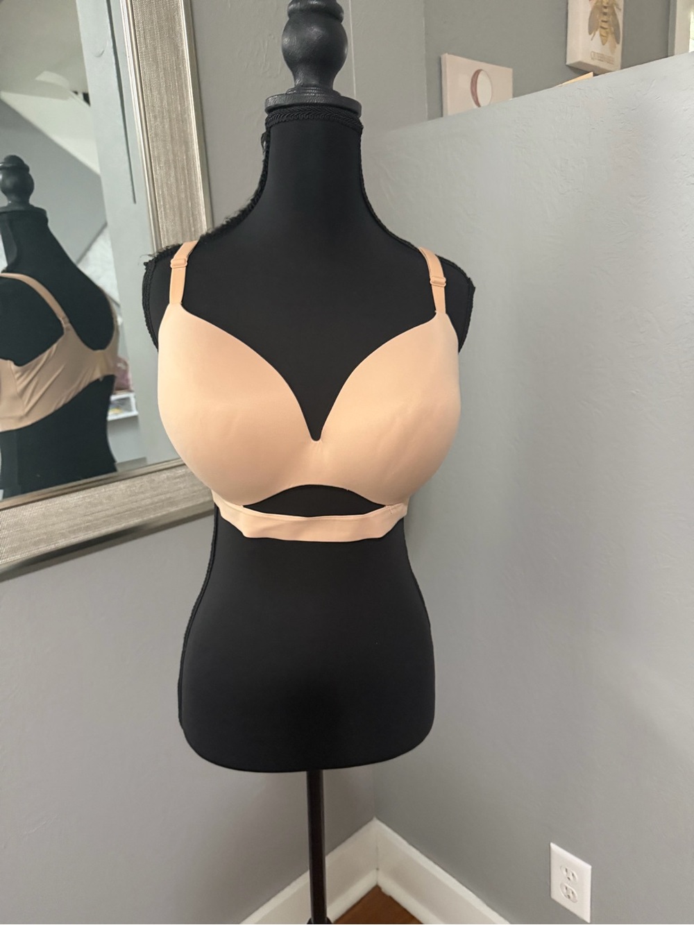 Victoria’s Secret Incredible Padded No Wire Nude Bra Size 38DD - Picture 2 of 7